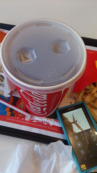 Illustration for article titled In Japan, McDonald's Jumbo-Sized Cola Is a Forever Alone Reminder
